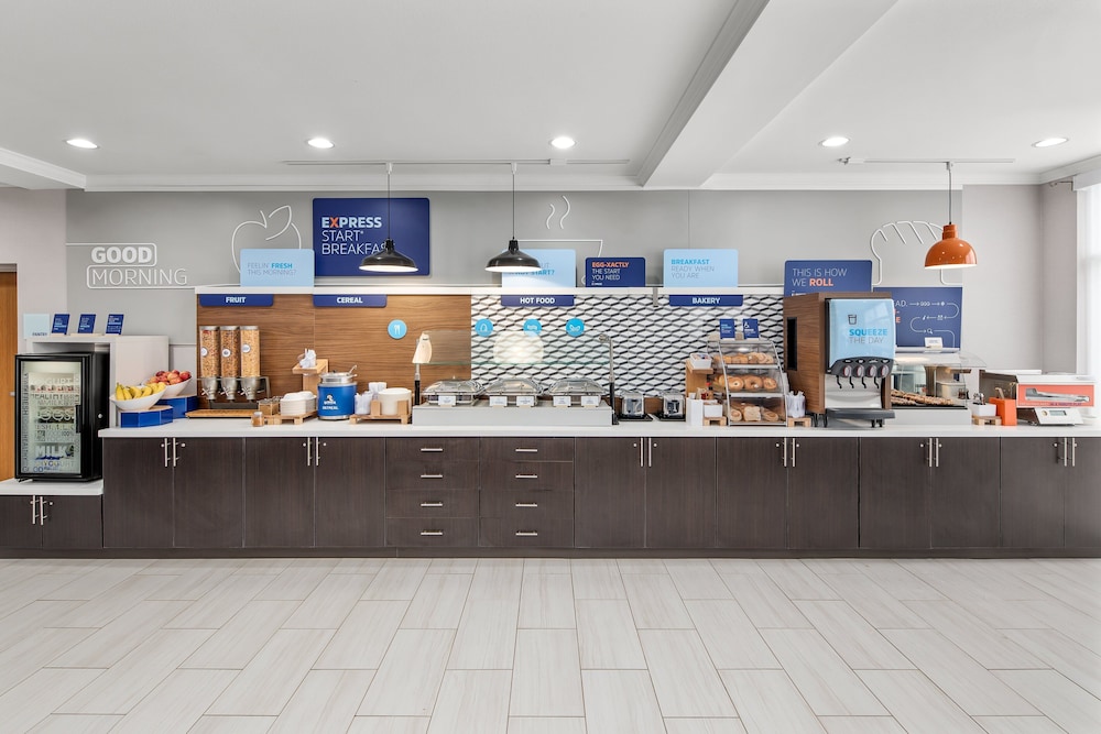 Holiday Inn Express & Suites Palm Bay by IHG - photo 23