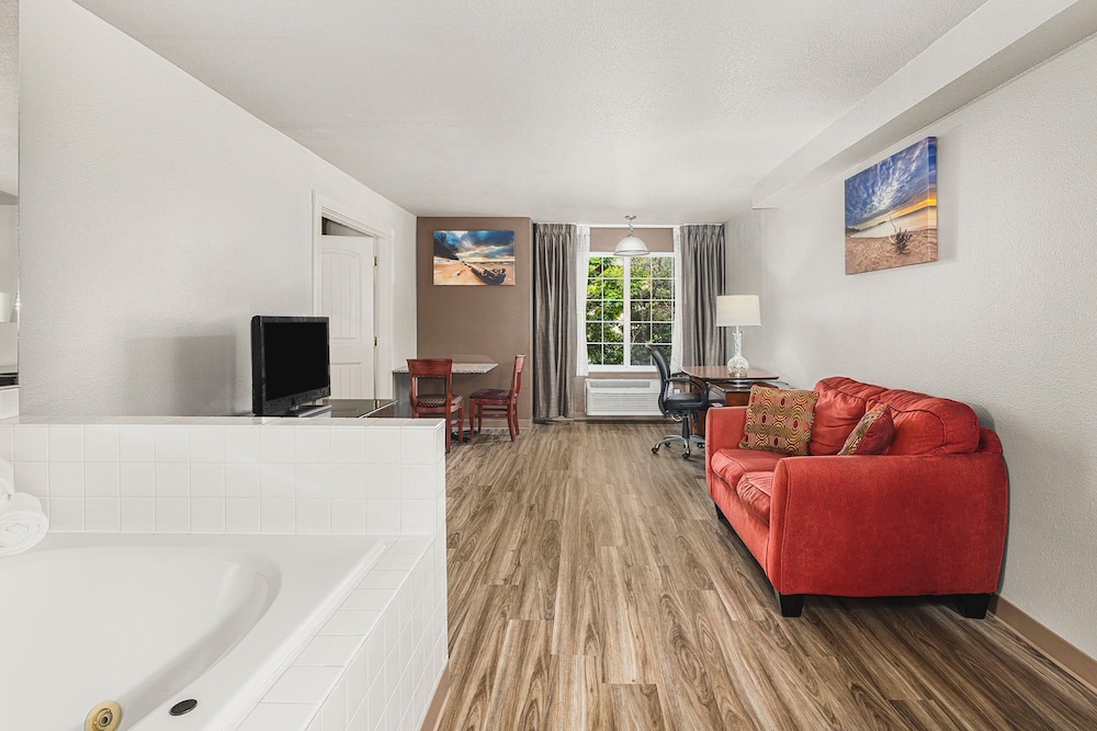 The Ashley Inn & Suites - photo 43