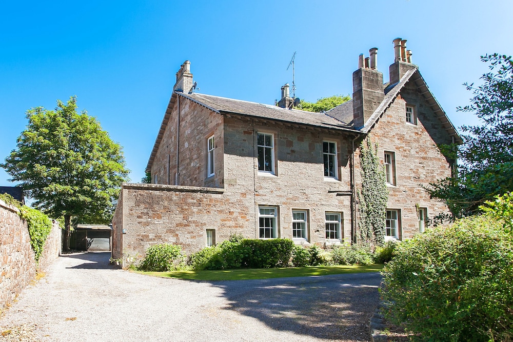 The Old Manse House Apartment — 4-Star Luxury Hotel in Ayr, United Kingdom