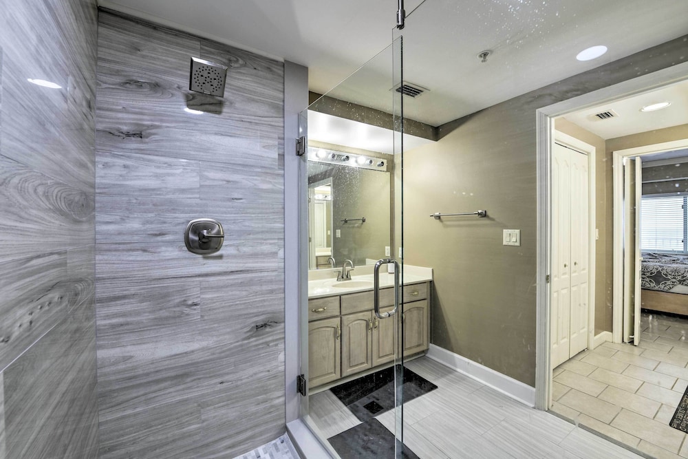 Gulf Views & Pool Access: Coral Reef Resort Condo - photo 8