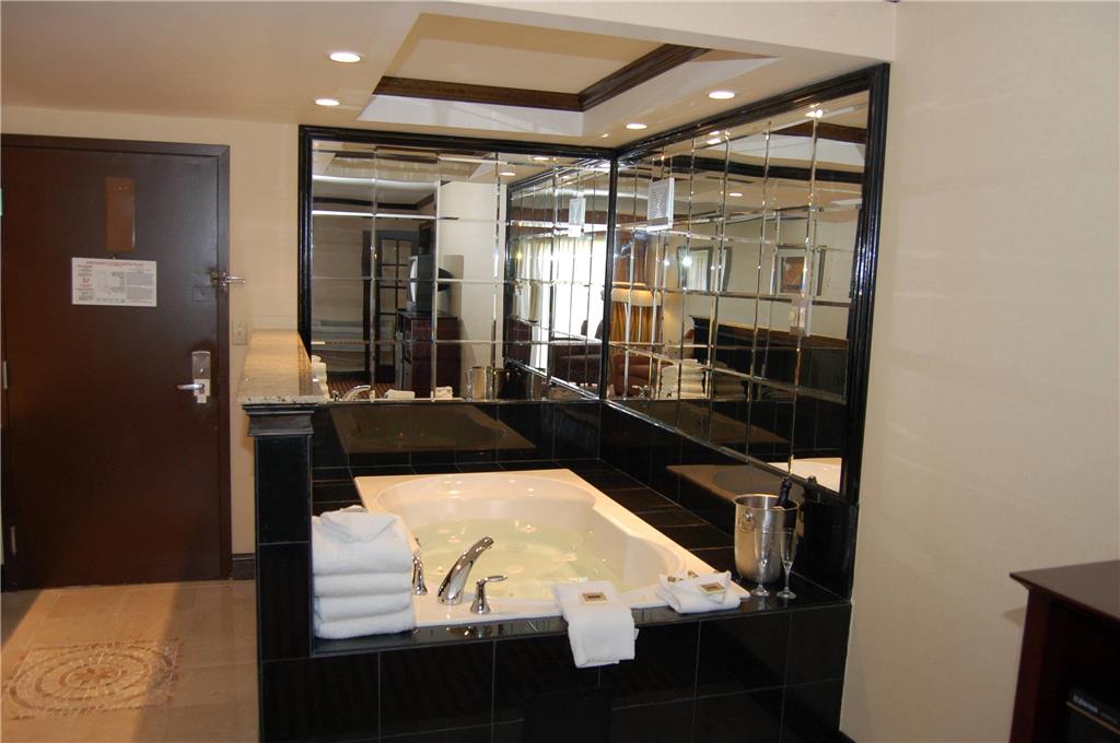 Rodeway Inn & Suites East Windsor - photo 24