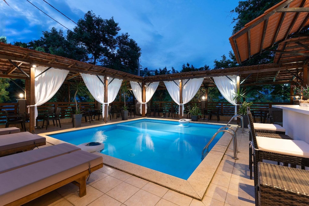 Kipos Resort in Nea Peramos, Greece