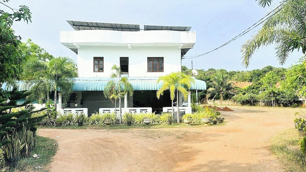 Lucky 7 Trinco - last minute hotel in Trincomalee