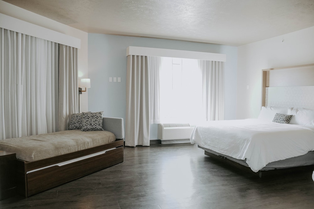 Holiday Inn Omaha Downtown Waterpark by IHG - photo 20