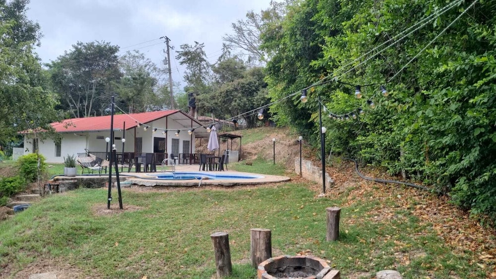 Hikia Tocaima - carbon neutral hotel in Apulo