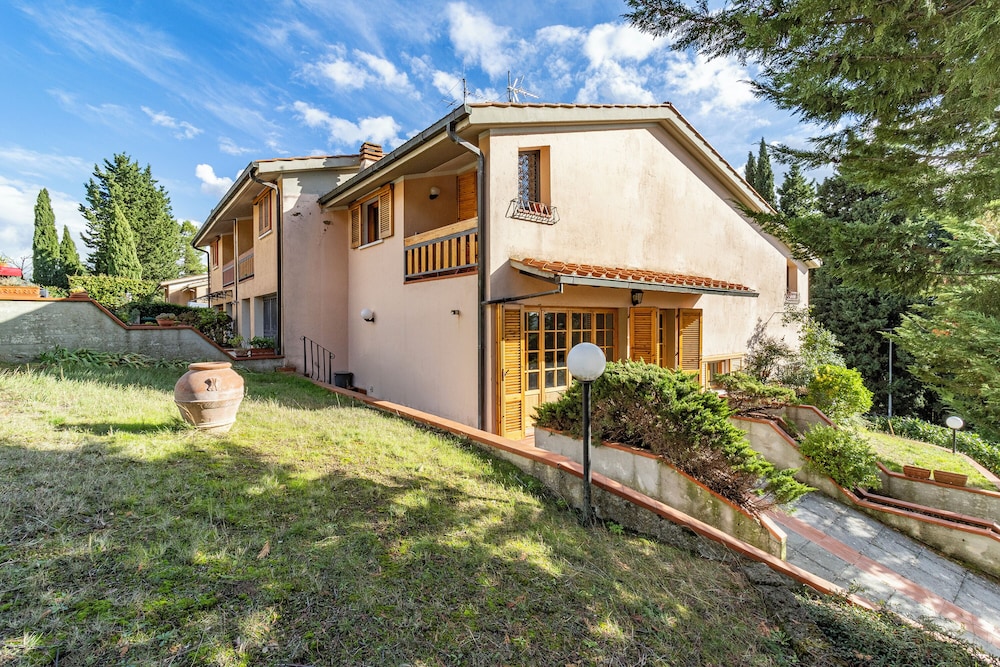 Casa Acone In Mugello Near Florence — 4-Star Luxury Hotel in Pontassieve, Italy
