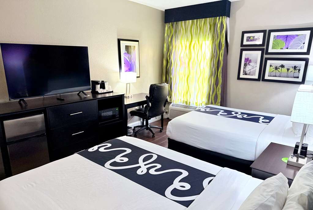 La Quinta Inn & Suites by Wyndham Orlando Universal area - photo 23