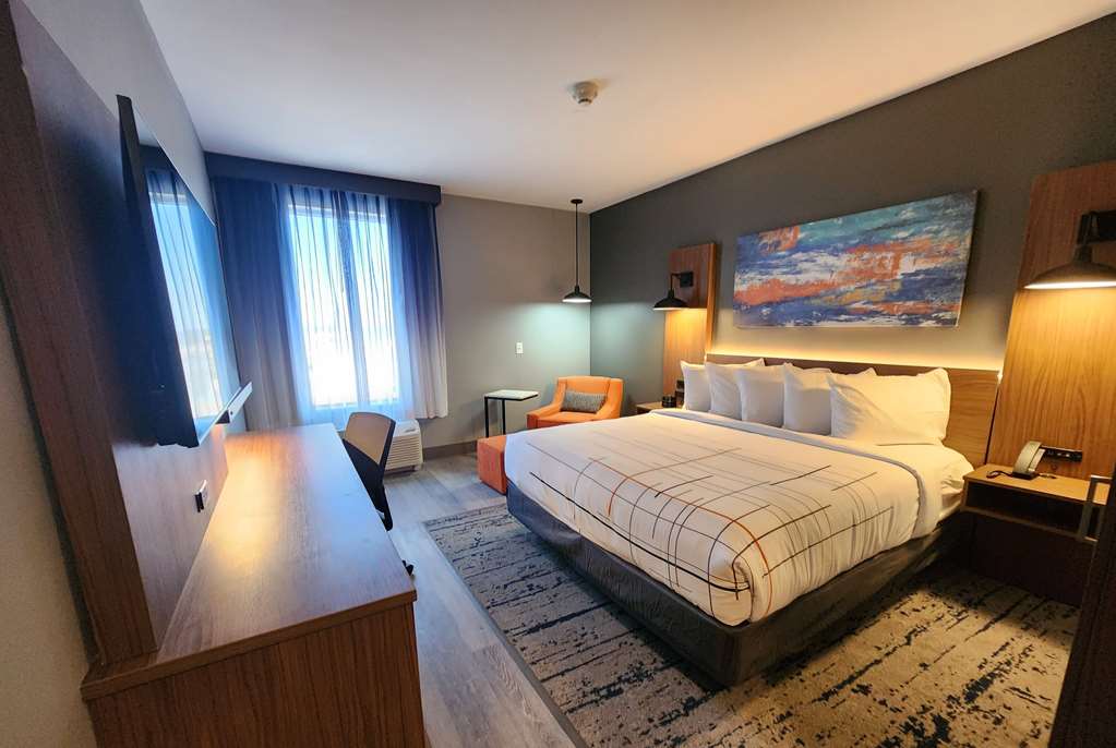 La Quinta Inn & Suites by Wyndham Del Rio - photo 29