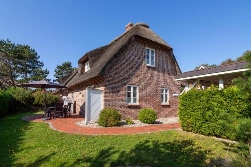 Reetdachhaushälfte Reetdachhaus Kleine Kate — 4-Star Luxury Hotel in Sankt Peter-Ording, Germany