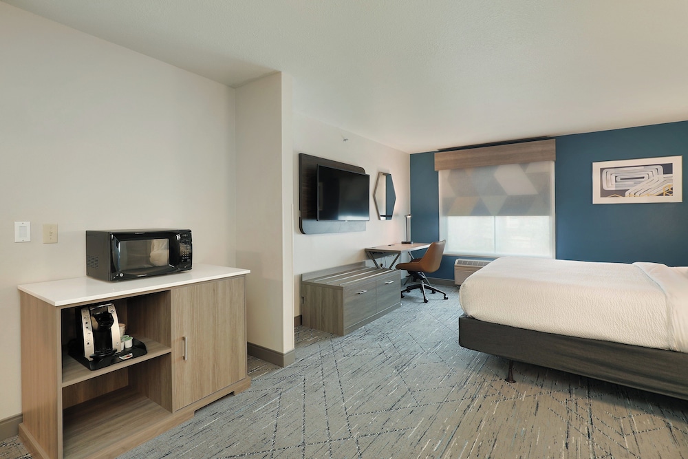 Holiday Inn Express & Suites New Berlin by IHG - photo 3