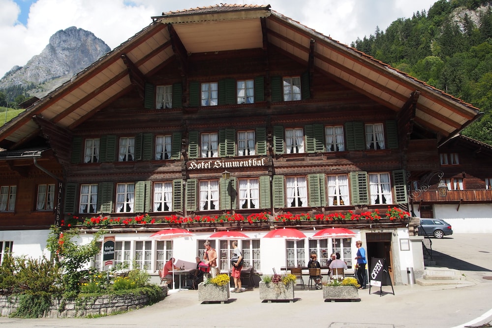 Simmental - carbon neutral hotel in Boltigen