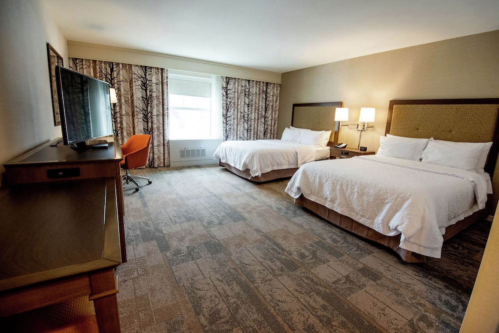 Hampton Inn and Suites Manchester - photo 11