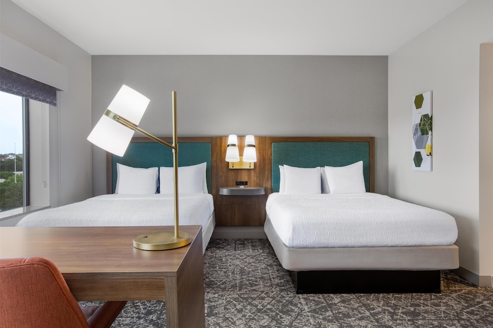 Hampton Inn & Suites Dallas Arlington N Entertainment Dist. - photo 21
