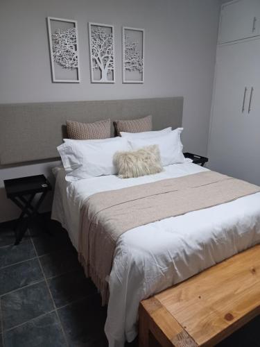 11 Debonair Self Catering Apartment — 4-Star Luxury Hotel in Kimberley, South Africa