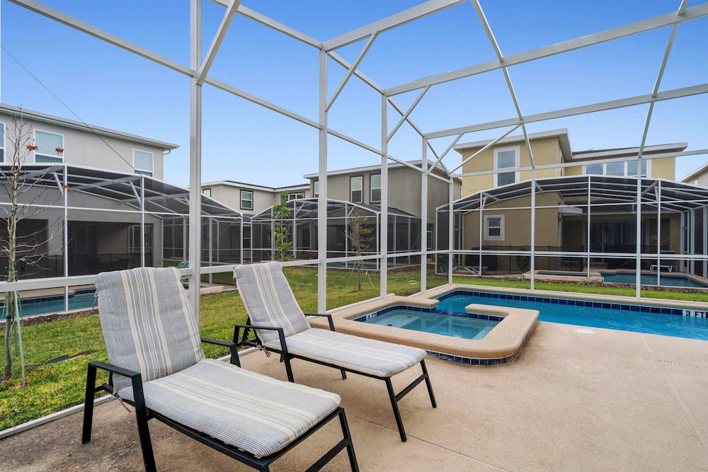 Chic Spacious 5BR Retreat Near Disney - photo 4