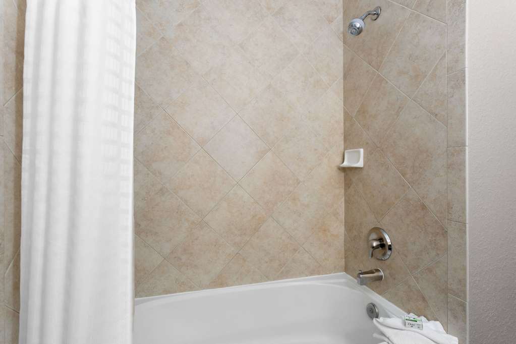 La Quinta Inn & Suites by Wyndham Ft. Pierce - photo 23