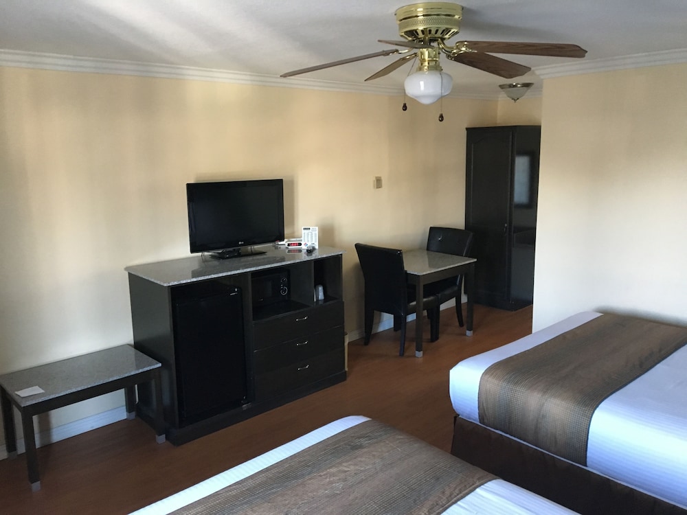 Rockview Inn and Suites - photo 19
