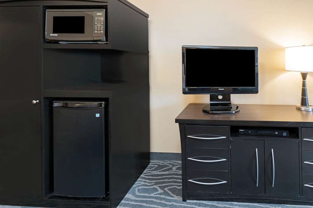 La Quinta Inn & Suites by Wyndham Logan - photo 16