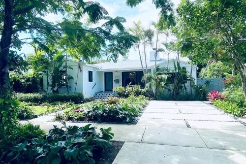 Experience Miami Magic: Tropical Pool Escape - last minute hotel in Miami