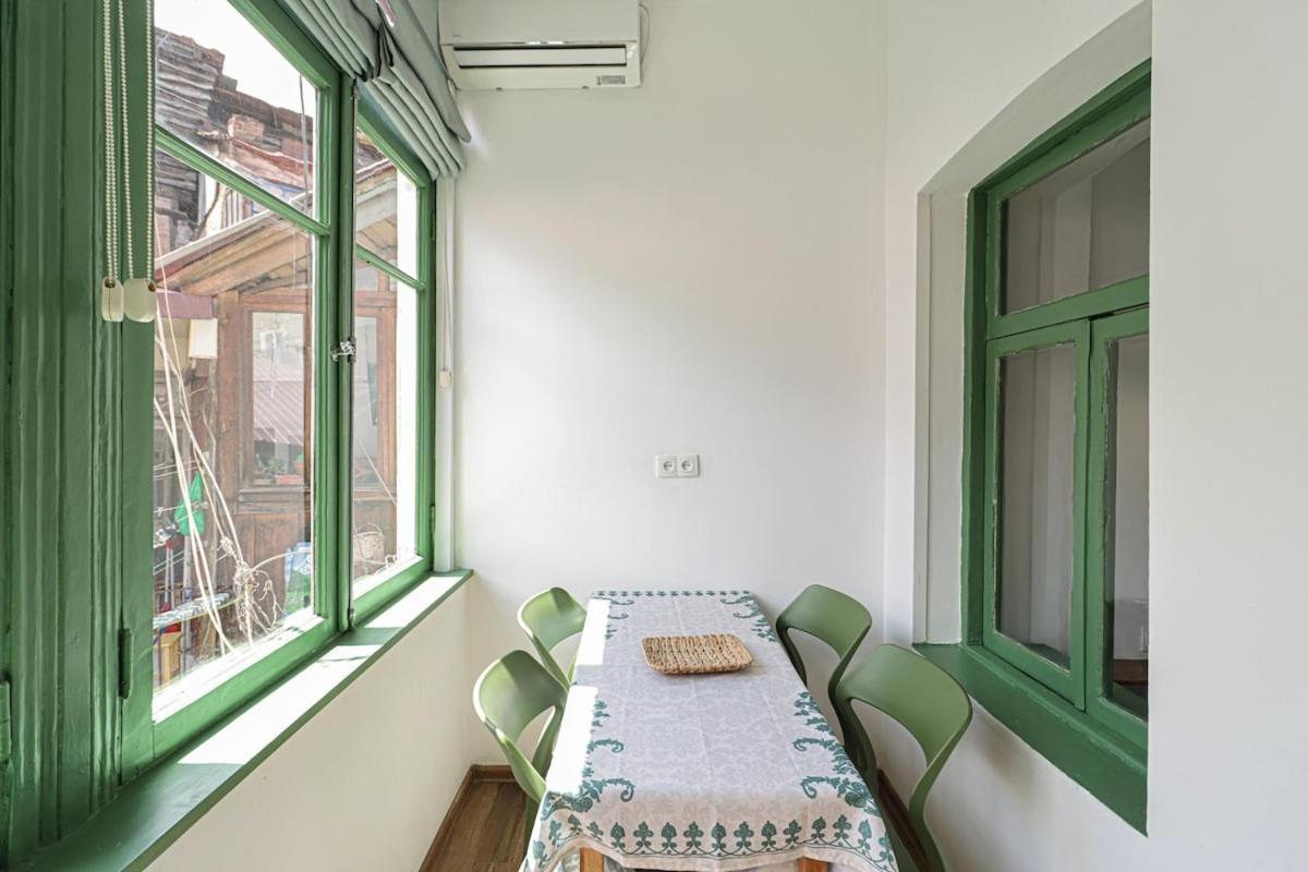 Unique 3 Studio Combo for 6 Guests By Wehost