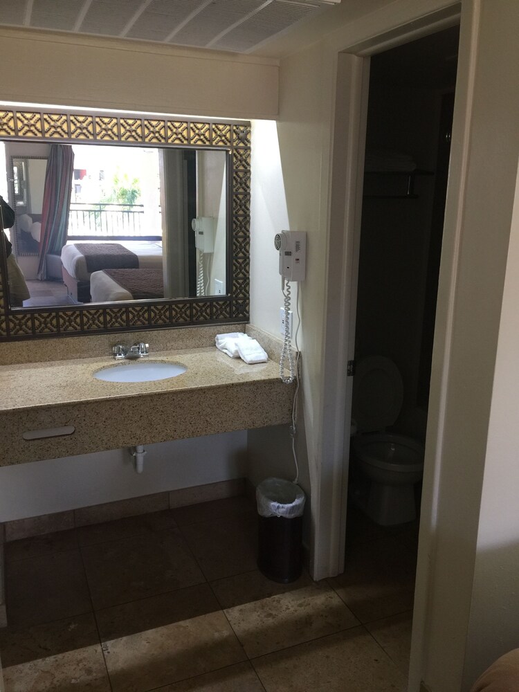 Rodeway Inn Holiday FL - photo 13