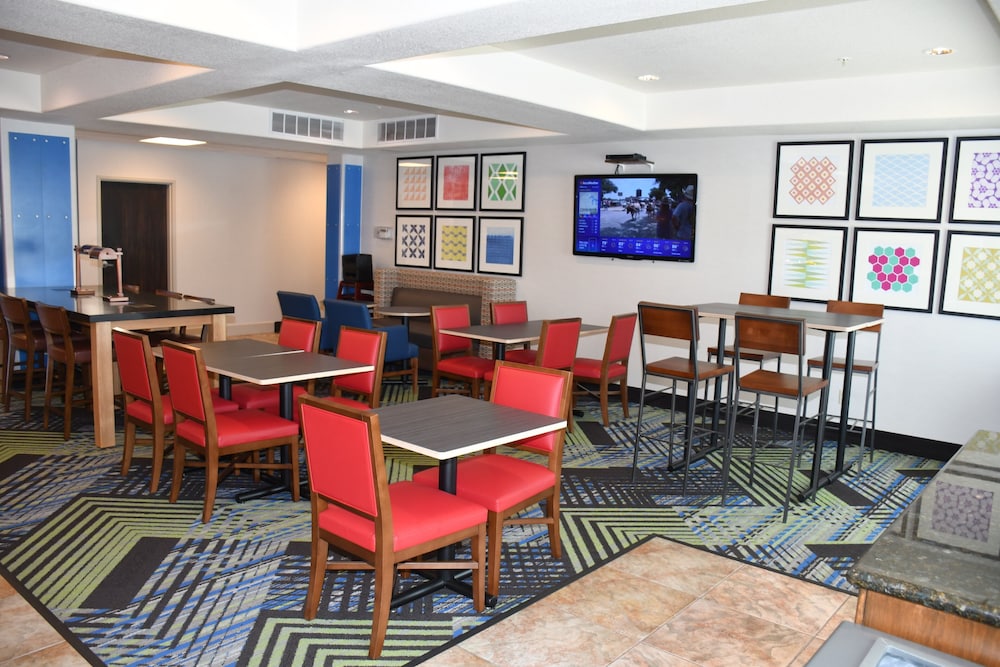 Holiday Inn Express & Suites Evanston By IHG - photo 52