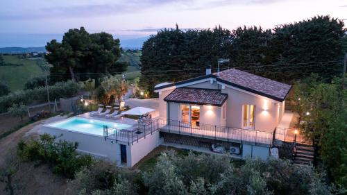 Dimora Campo delle Mura Charming House — 4-Star Luxury Hotel in Acquaviva Picena, Italy