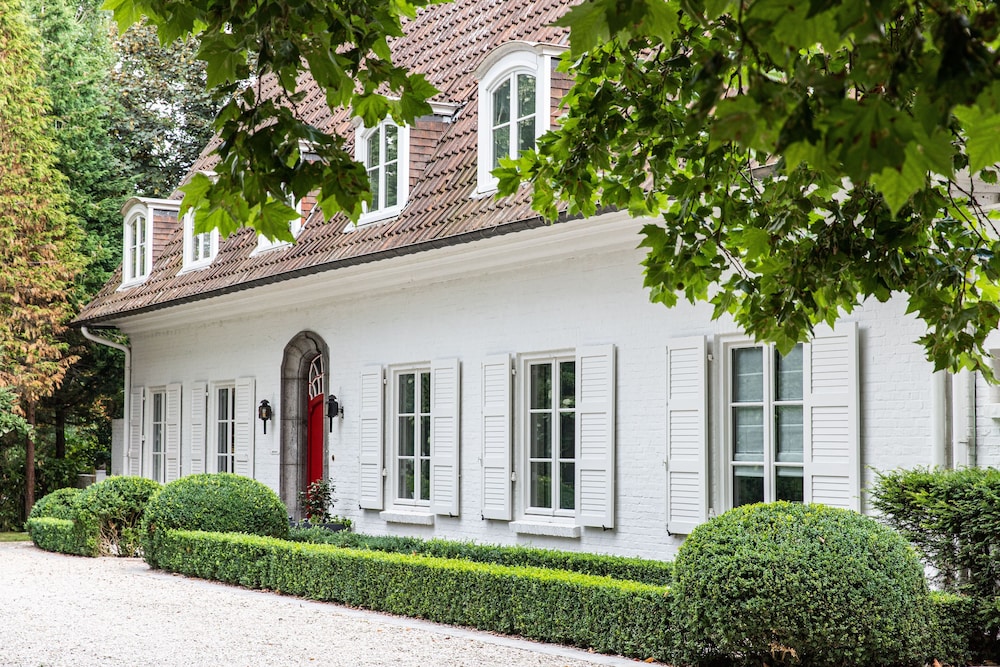 La Castagnère de Bergory — 4-Star Luxury Hotel in Wervicq-Sud, France