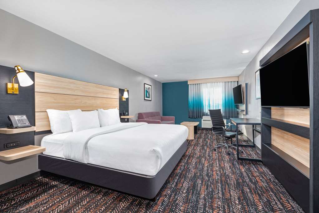 La Quinta Inn & Suites by Wyndham Woodway Waco South - photo 13