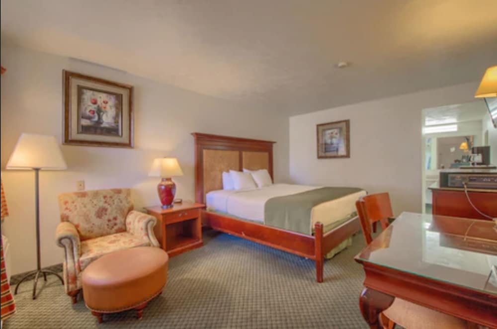 Americas Best Value Inn Uvalde - photo 8