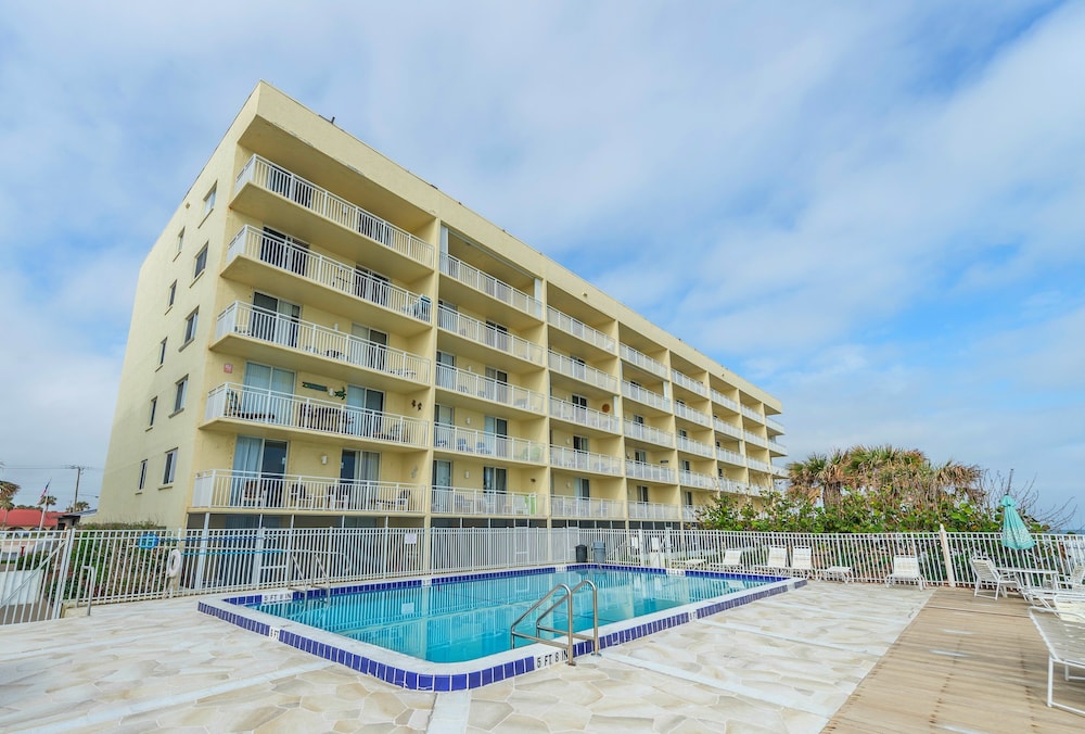 Indian Harbour Beach Club by Happy Palm Stays - photo 11