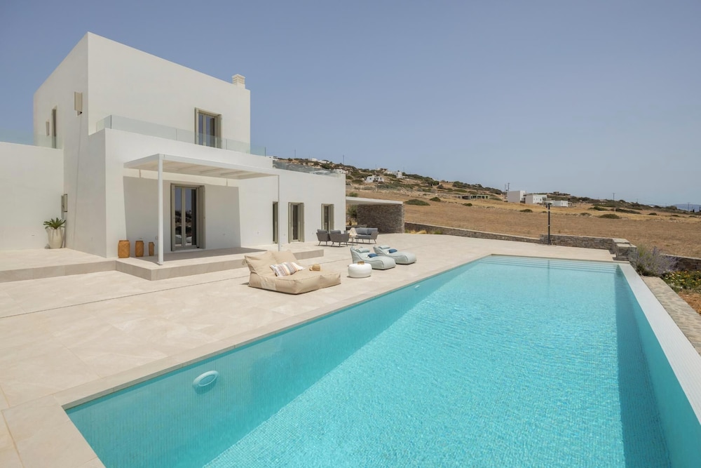 Luxurious Villa Ioli Paros — 4-Star Luxury Hotel in Paros, Greece