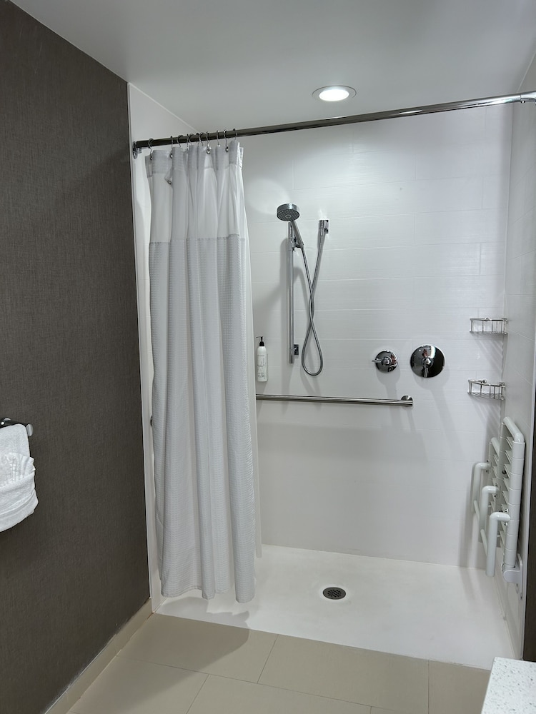 SpringHill Suites by Marriott Woodbridge - photo 18