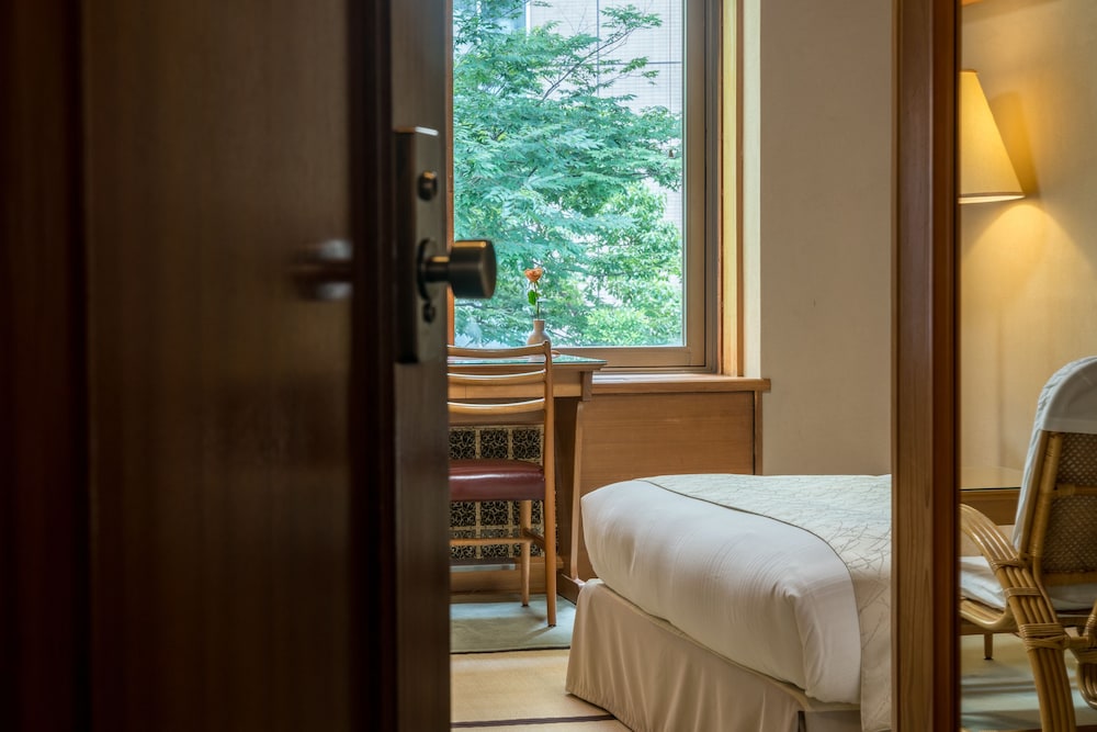 Hilltop Hotel - last minute hotel in Tokyo