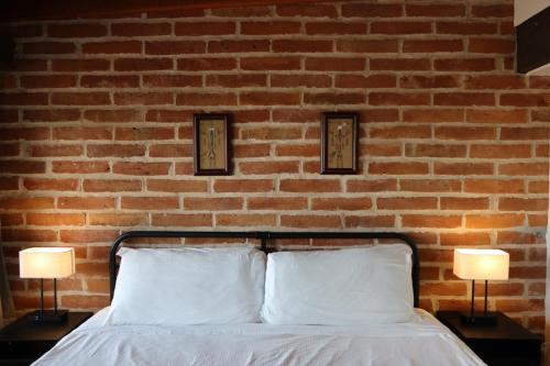 Sunrock on 8 Acres - carbon neutral hotel in Tucson