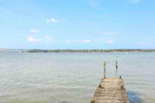 Lilliput Hideaway 5 mins from Sandbanks Beach — 4-Star Luxury Hotel in Parkstone, United Kingdom