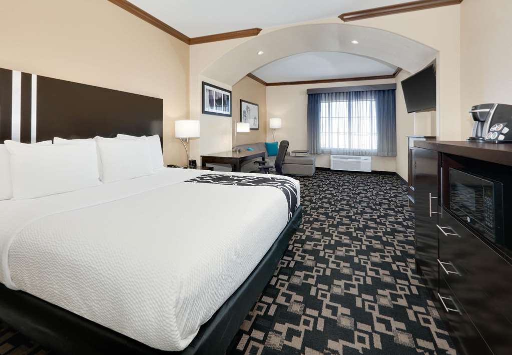 La Quinta Inn & Suites by Wyndham Big Spring - photo 11