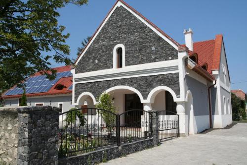Basaltina Panzió — 4-Star Luxury Hotel in Vonyarcvashegy, Hungary