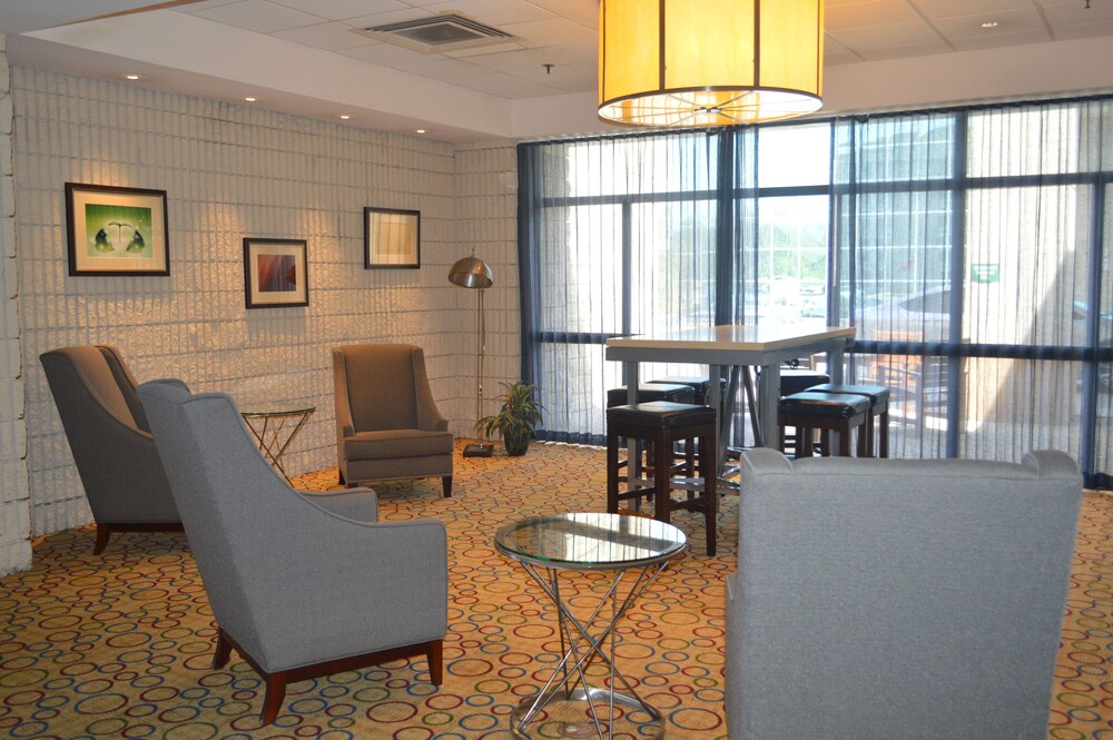 North Baltimore Plaza Hotel - photo 5