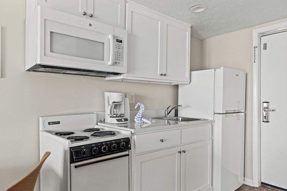 Sandpiper Beacon Beach Resort - photo 206