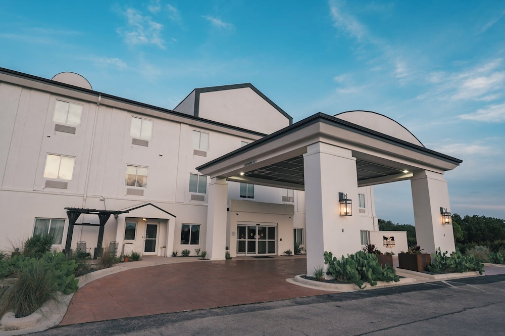 Blanco River Hotel - photo 51
