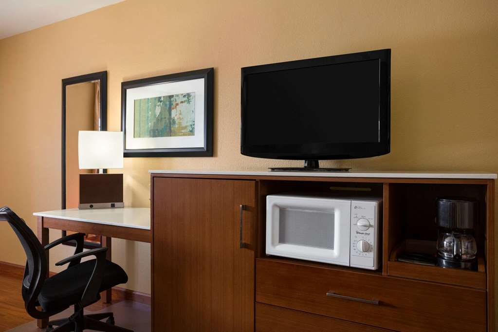 Super 8 by Wyndham Austin Downtown Capitol Area - photo 10