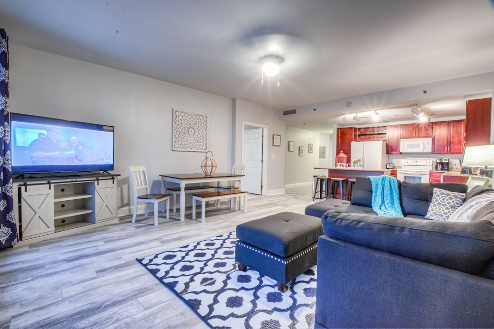 Laketown Wharf Resort by Aneliya's Rentals - photo 396
