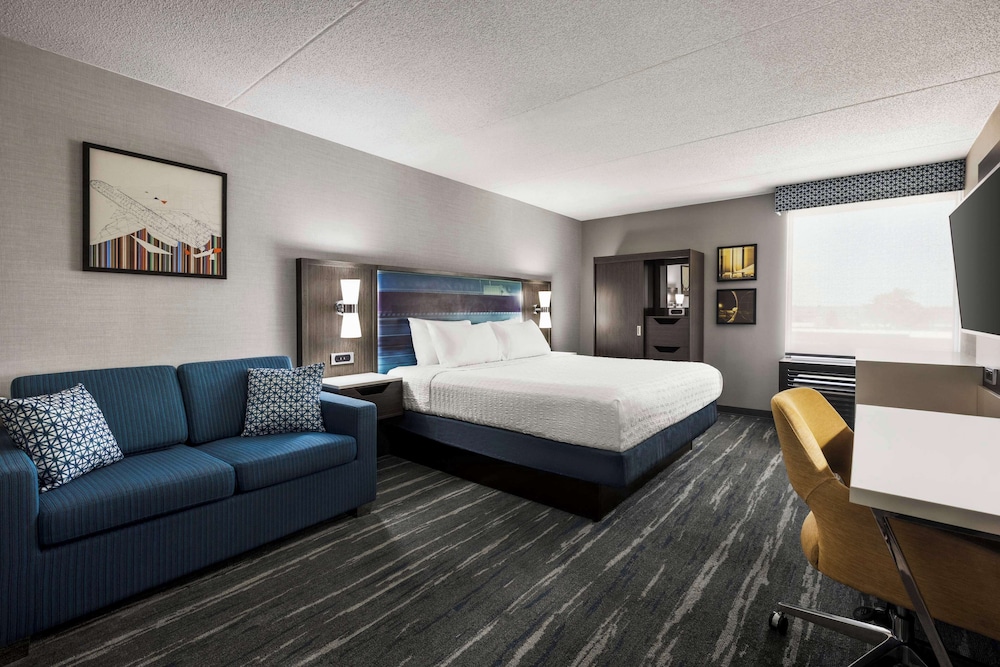 Hampton Inn Chicago O'Hare International Airport - photo 13