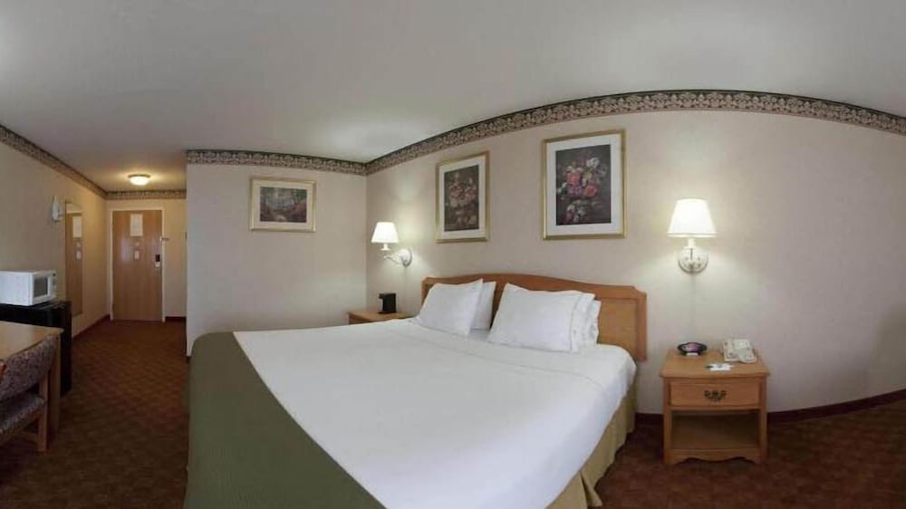 Holiday Inn Express & Suites Wauseon by IHG - photo 6