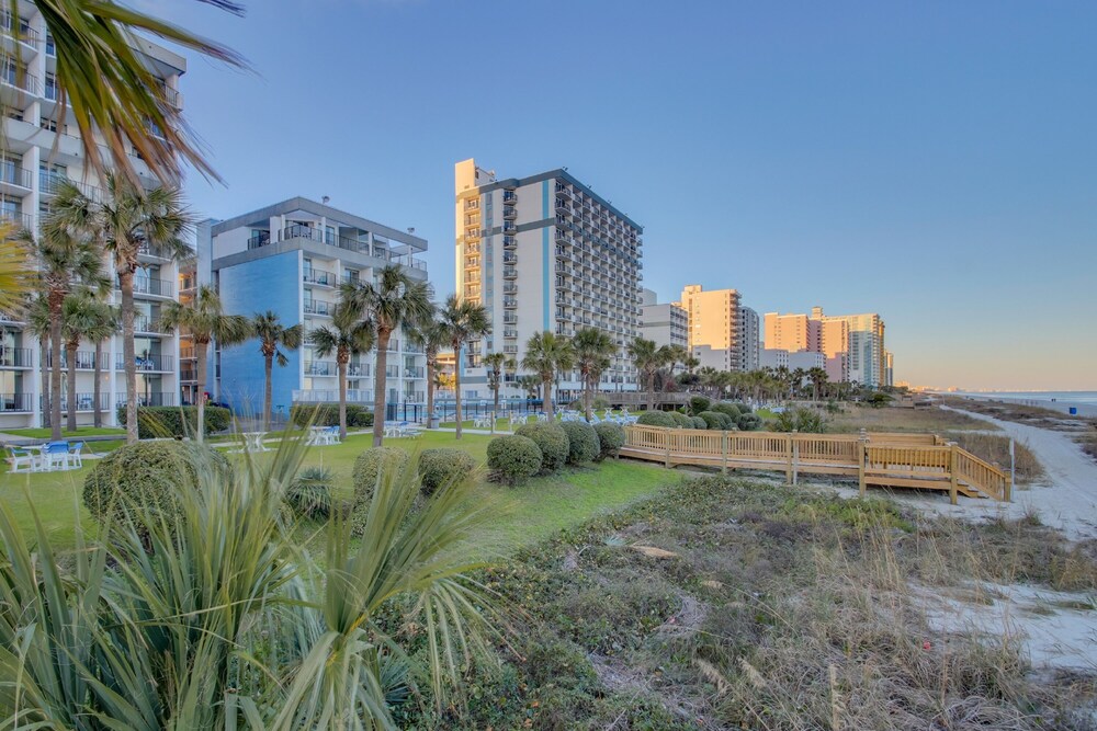 Boardwalk Resort by Hosteeva - photo 110
