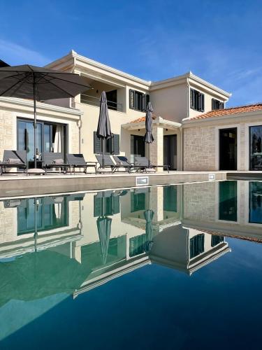 Villa Maslinik — 4-Star Luxury Hotel in Kastelir, Croatia