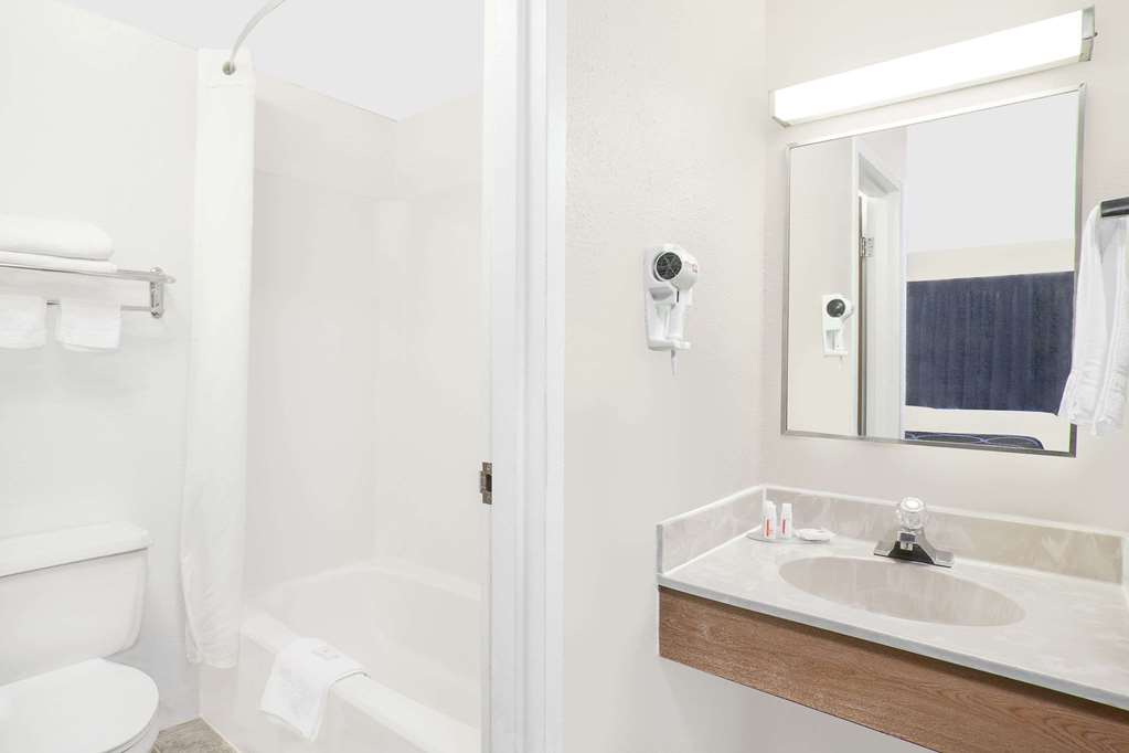 Super 8 by Wyndham Middletown - photo 12