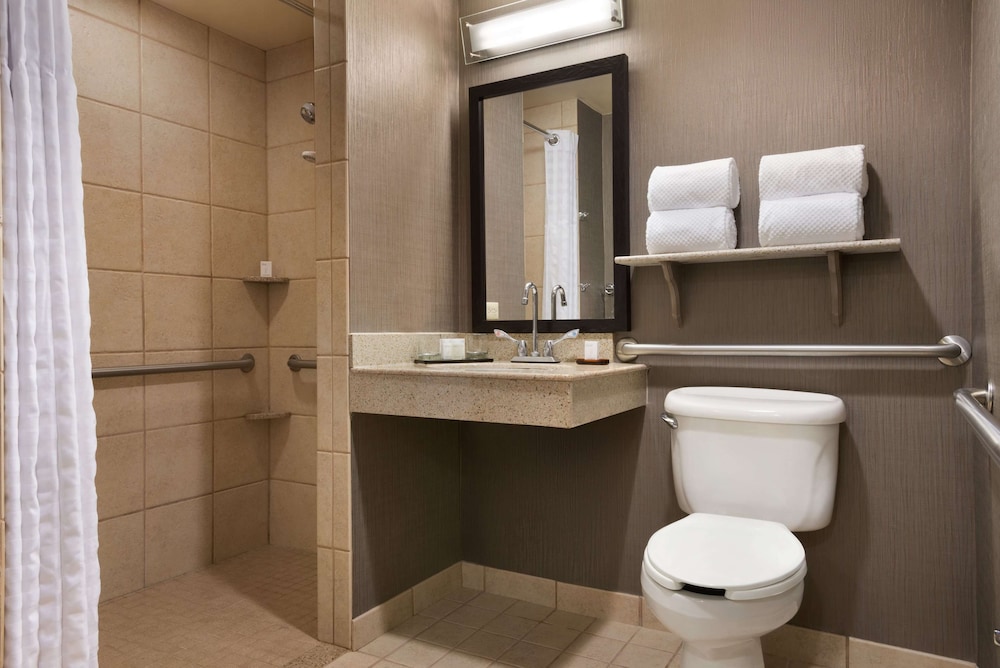 Embassy Suites by Hilton Franklin Cool Springs - photo 37
