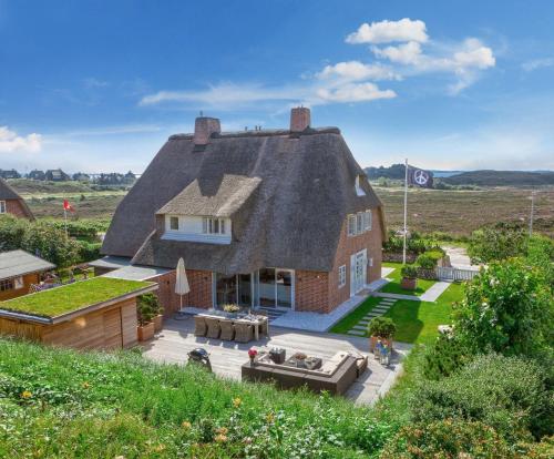 Beach House — 4-Star Luxury Hotel in List, Germany